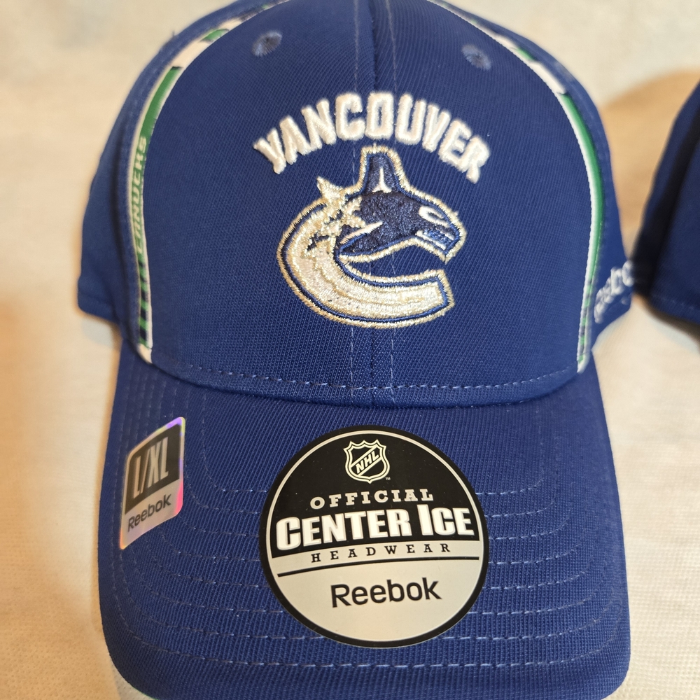 Reebok Vancouver Canucks Hockey Center Ice Flex Fitted Cap Hat Size: S/M L/XL